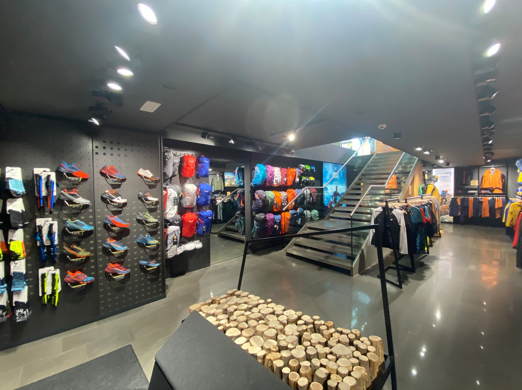 Negozio adidas deals aosta